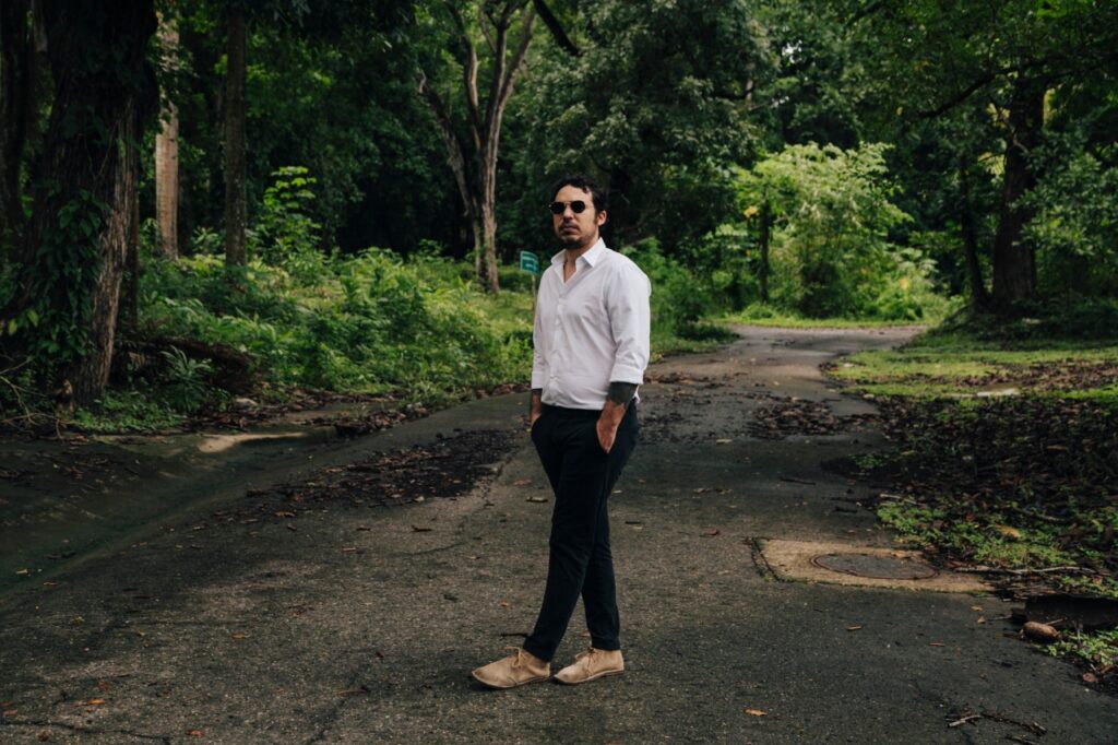 El cantautor panameño Carlos Méndez lanza ‘El Rey Momo’, un homenaje a los adultos mayores