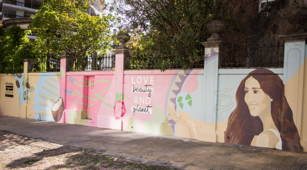 LOVE, BEAUTY & PLANET_PRIMER MURAL ECOLÓGICO DEL PAÍS