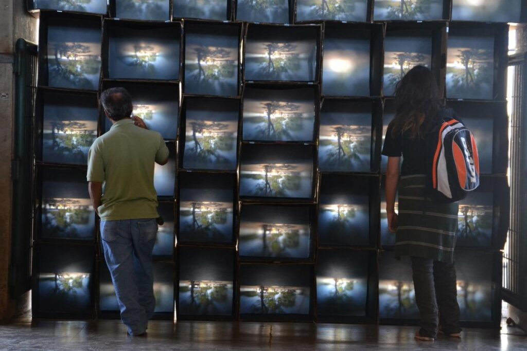 Intervención urbana en Plaza Cagancha / Inscripciones a Barrios Virtual / Pablo Porciúncula en Documentar la pandemia
