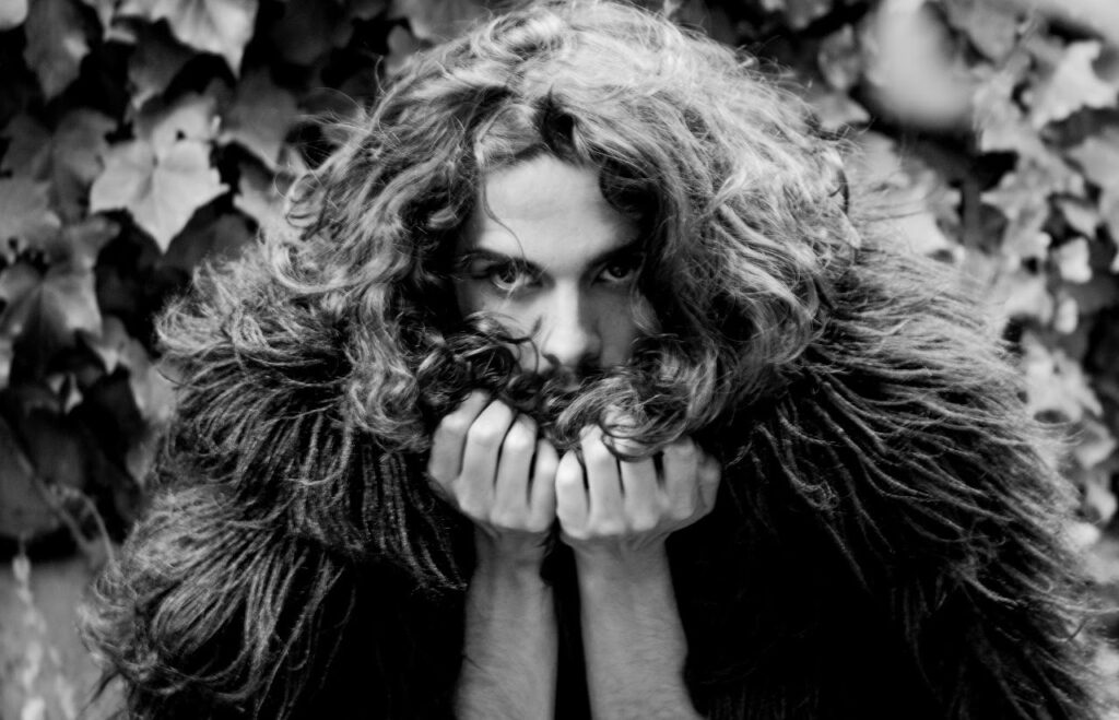 El artista colombiano Andrés Guerrero distribuye su nuevo disco a través de Vaki