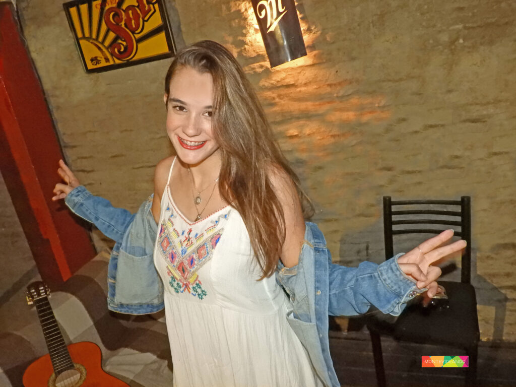 Agustina Menéndez y sus primeros pasos en su gran pasión el canto