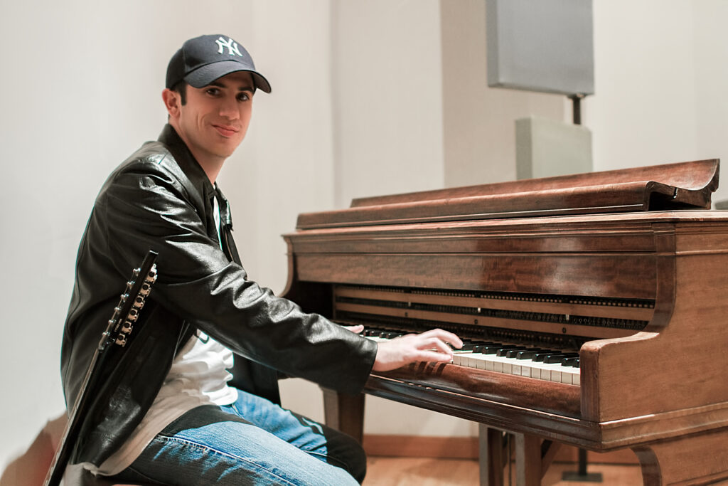 Juan Cristiani- en su camino creativo «Es como un acertijo que hay que descifrar»
