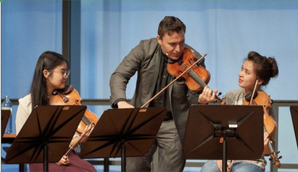 Jóvenes talentos uruguayos con el virtuoso violinista Maxim Vengerov