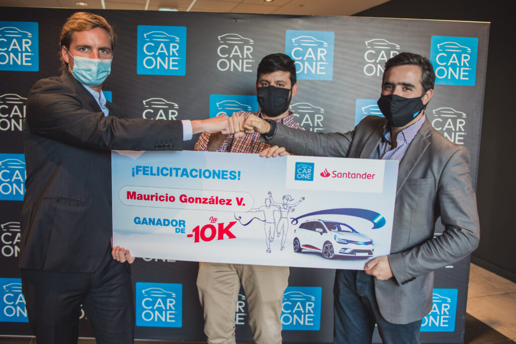 Car One y Banco Santander premiaron a cliente que compró auto financiado  Recibidos
