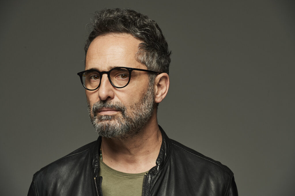 JORGE DREXLER presenta su nuevo single y video “LA GUERRILLA DE LA CONCORDIA”