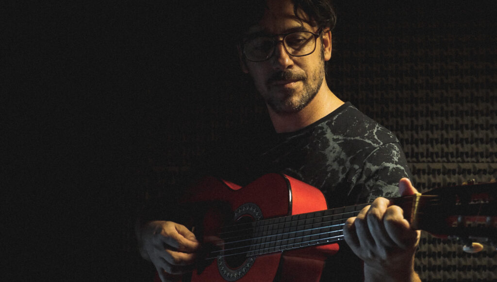 «La Fuerza», el nuevo EP del músico adroguense Mariano Villasante