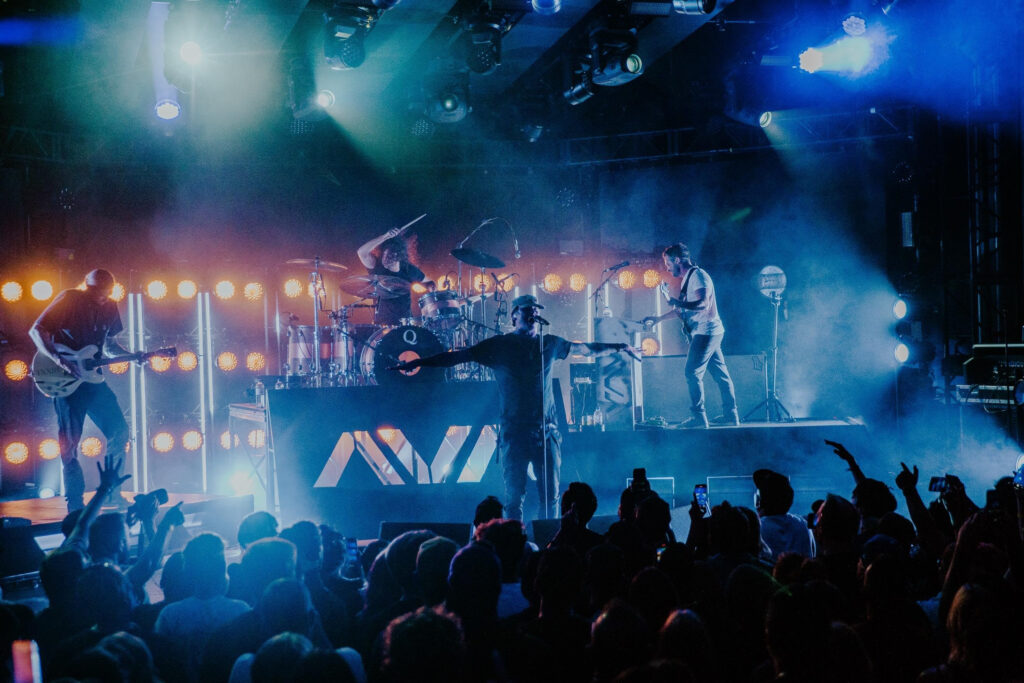 ANGELS & AIRWAVES lanzó su nuevo video “Losing My Mind” dirigido por Tom DeLonge