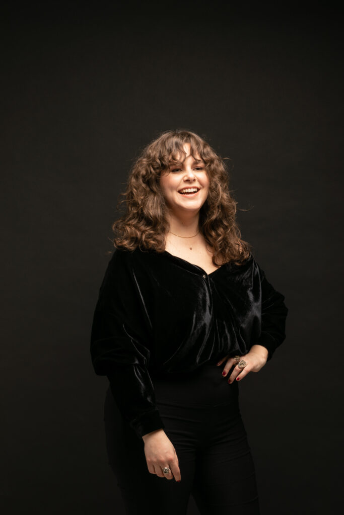 LOLA COBACH PRESENTA “SUPERLUNA” NUEVO SINGLE