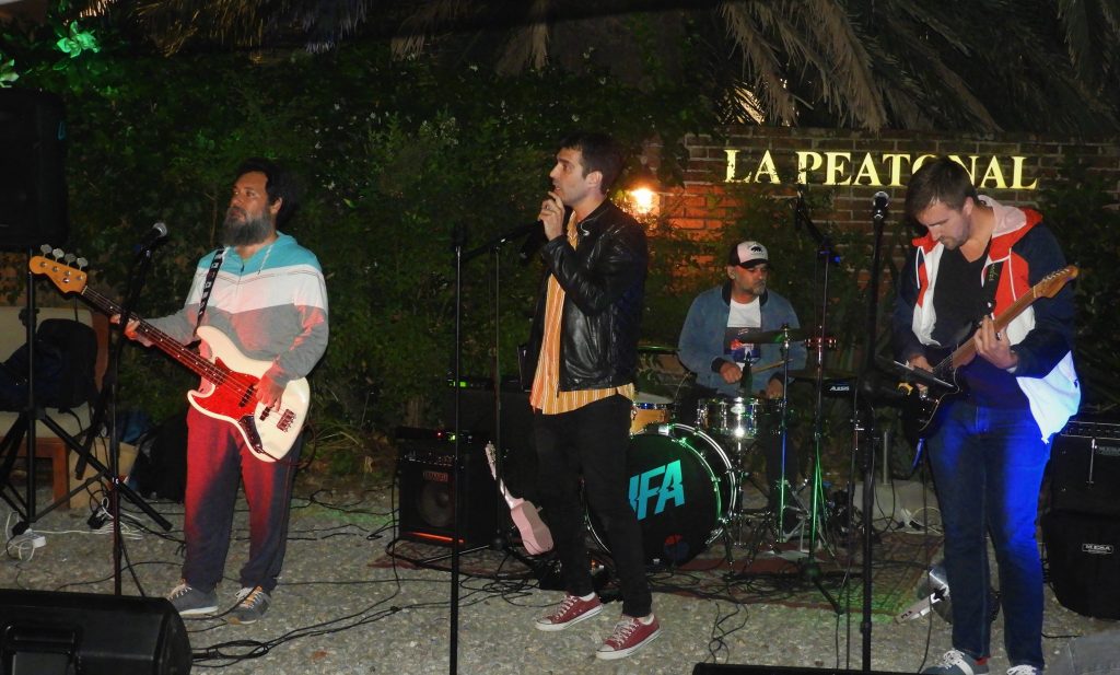 UFA presentó su disco «Volver a la Luna» en la peatonal Beer Garden