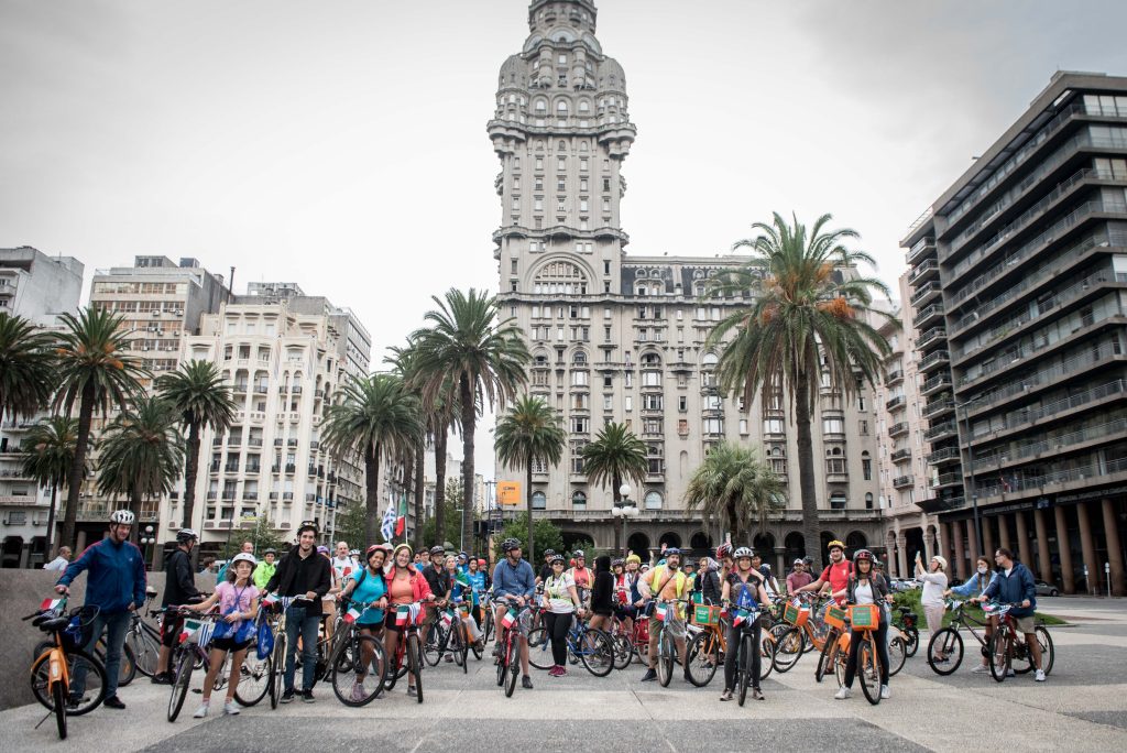 La Embajada de Italia invitó a recorrer Montevideo en bicicleta