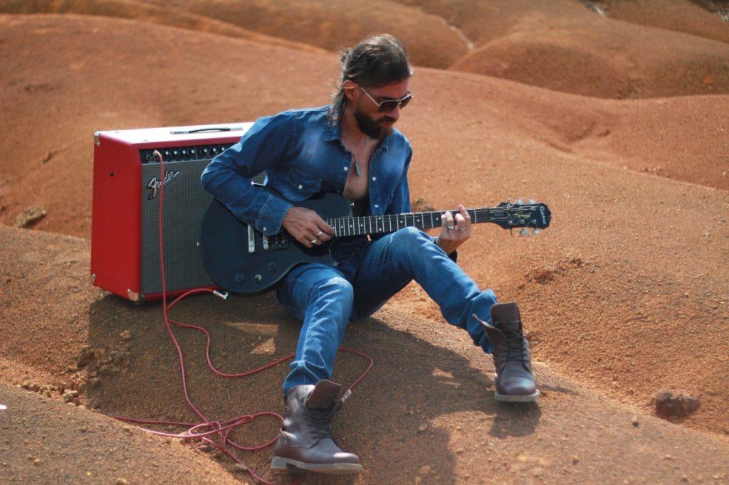🏰🇨🇴🎵🎸 Guerrero Project lanza ‘Expreso Tatacoa’, una canción para viajar y ser feliz