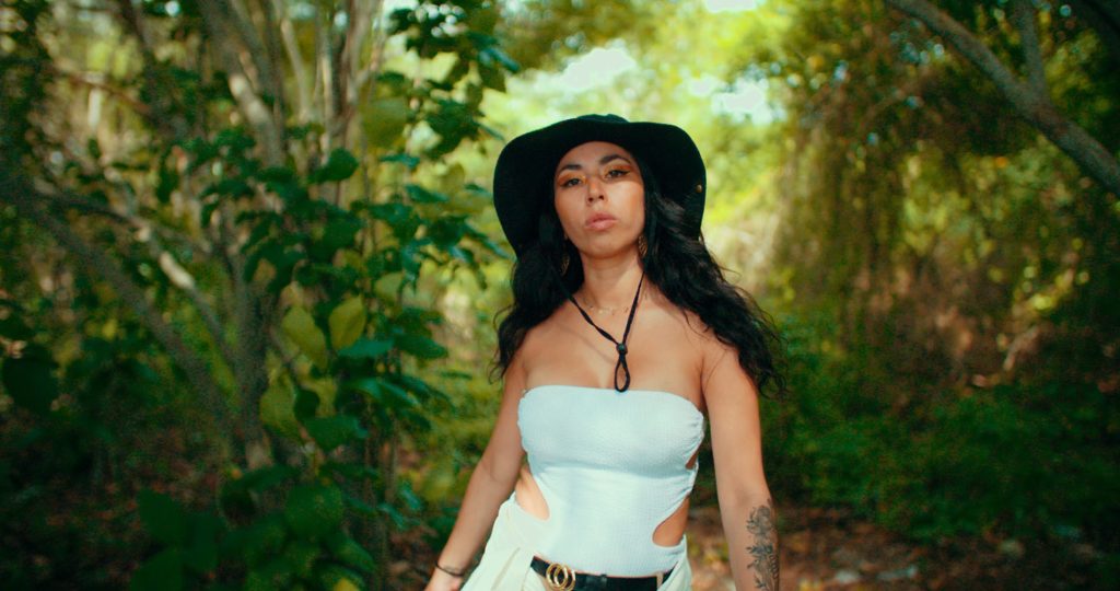 Sadika presenta «Estoy de paso»