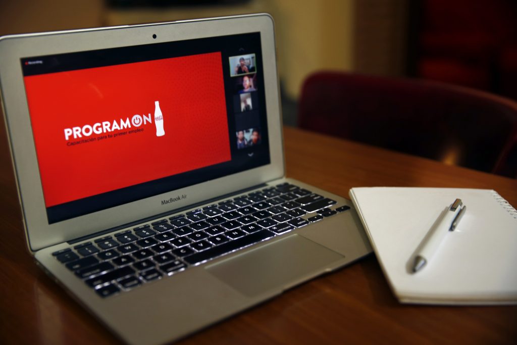 Coca-Cola abre una nueva convocatoria para participar de ProgramON, la iniciativa que capacita a los jóvenes para su primer empleo