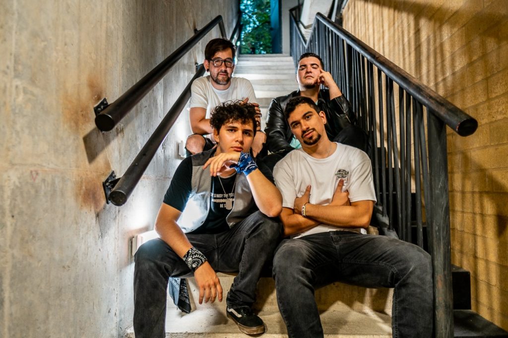 💿🎸🎤🥁🇨🇴 Nada Personal lanza ‘Un día más’, un EP desafiante y lleno de vivencias