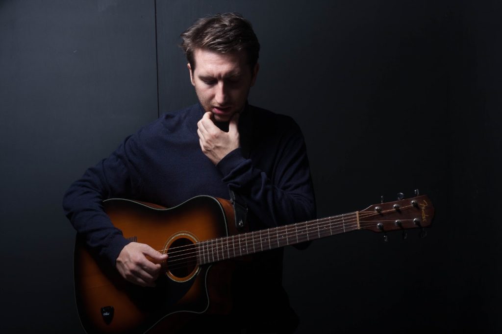 El cantautor irlandés Kevin Mc Caffrey, radicado en Colombia, lanza ‘Punk Rockin’ Blues’