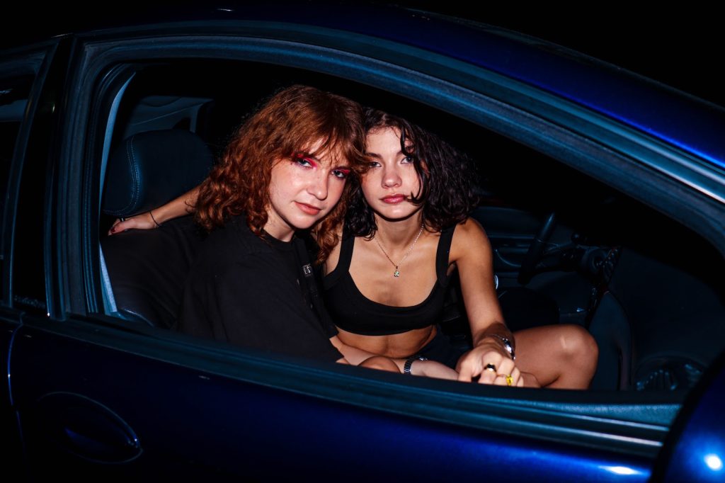 El dúo de rock Pacífica firma con el sello Tag Music y debuta con ‘With Or Without You’