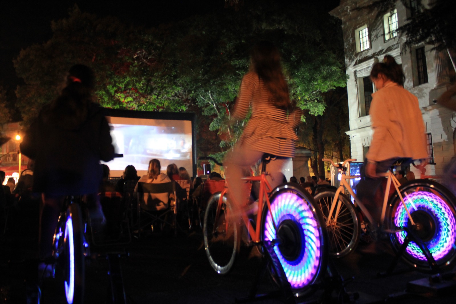 Vitale invita a disfrutar durante el verano de noches de cine pedaleando
