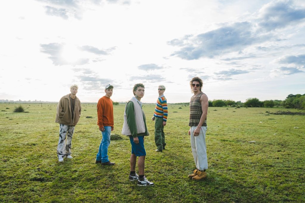 UN VERANO | llego para irrumpir la escena con «Tímida» adelanto de su álbum debut