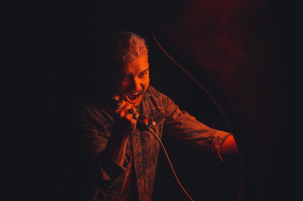 Leon Clef presenta ‘Si la vida me deja’, una invitación a despertar y a cuestionarlo todo