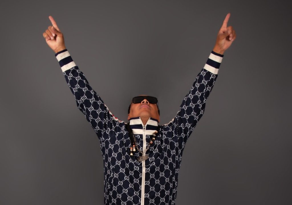 El Vicky Pa’ Los Cuerpos le canta a las mujeres interesadas con la salsa choque ‘El Bichi Bichi’