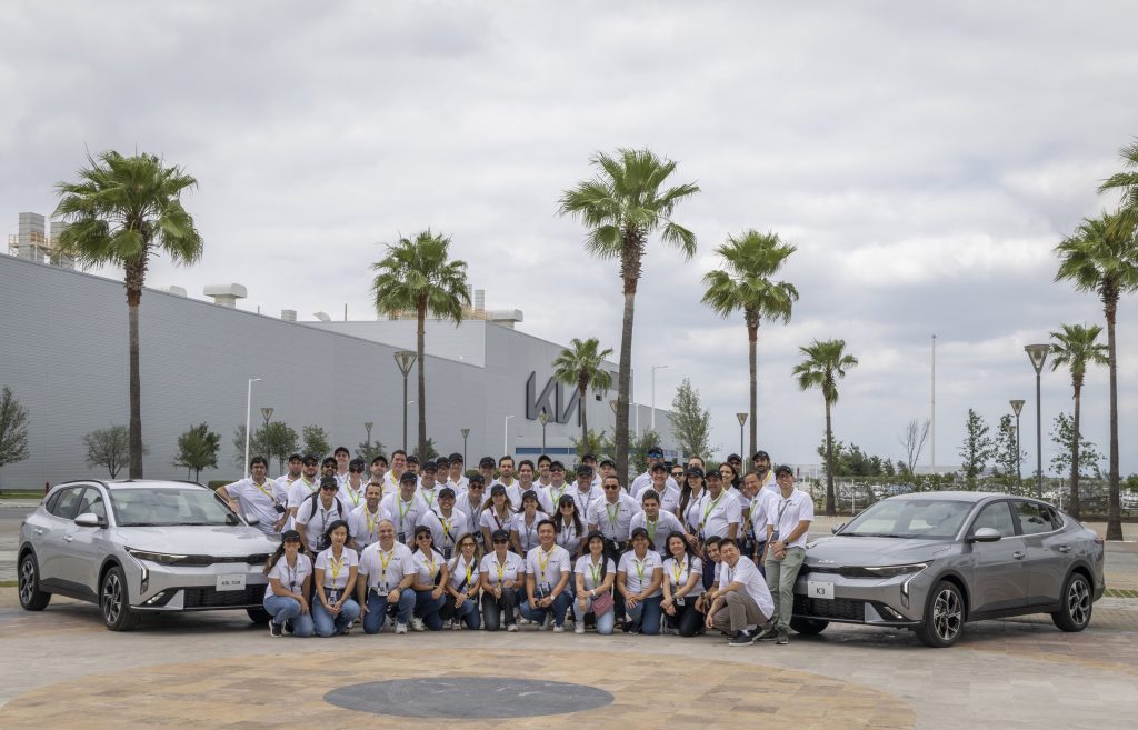 KIA URUGUAY ESTUVO PRESENTE EN EVENTO REGIONAL QUE VISITÓ LA PLANTA DE PRODUCCIÓN DE KIA EN MEXICO