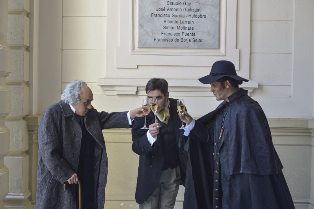 “El Tour del Siglo”:  Un viaje en el tiempo en la Facultad de Ciencias Físicas y Matemáticas de la U. de Chile