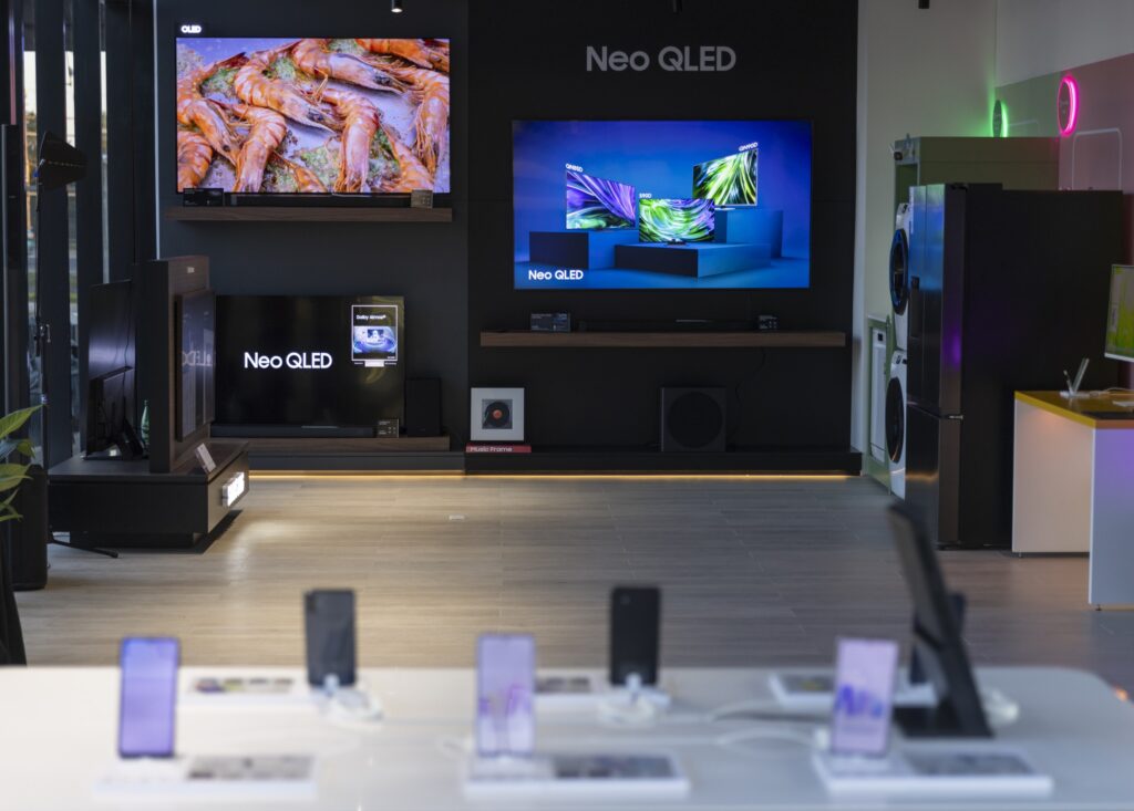 Samsung inaugura nueva tienda y lanza su línea de televisores con Inteligencia Artificial en Uruguay