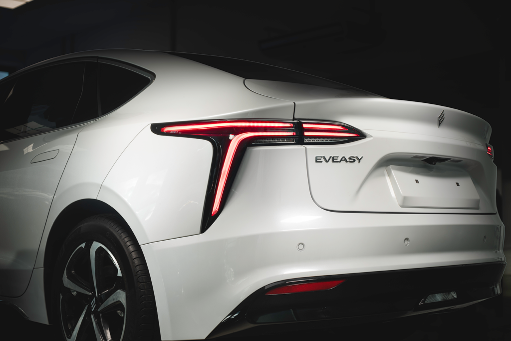 JMC lanza en Uruguay su línea de autos eléctricos comenzando con el sedán compacto JMEV GSE