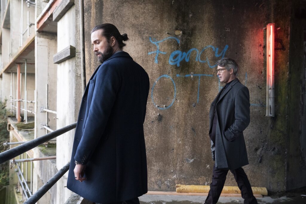 DIRECTV estrena en exclusiva para América Latina la serie “Kin”, con Charlie Cox y Clare  Dunne